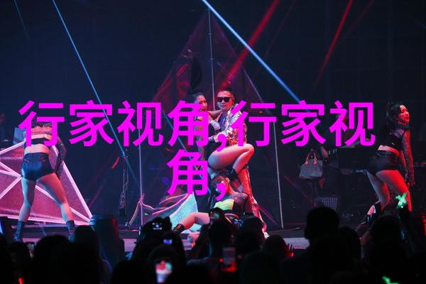 皮肤白的话穿红色卫衣怎么搭配会好点
