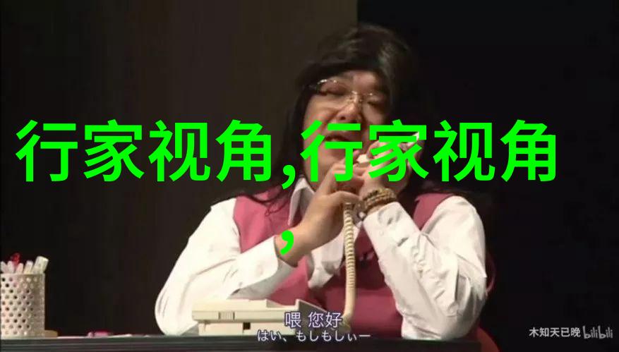 灰白色卫衣粉色裤子配什么颜色包