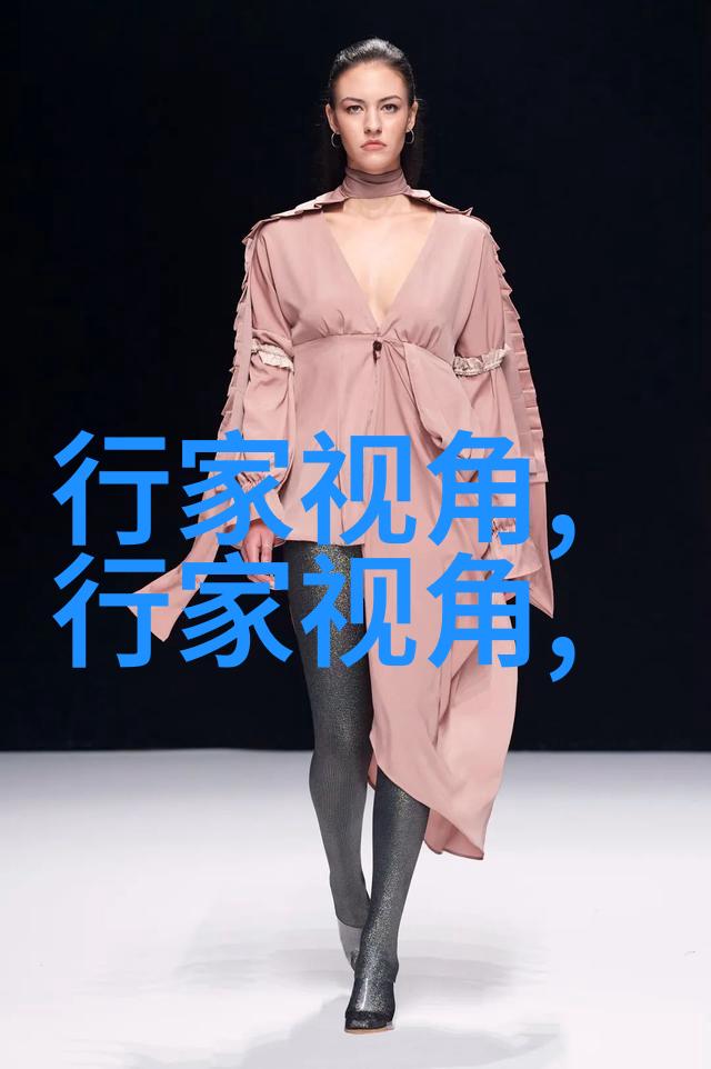 灰绿色衣服应该怎么配裤子呢